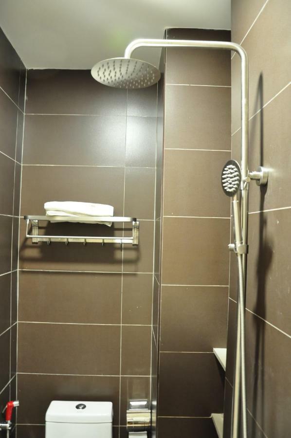 Frazel Inn Hotel パリト・ブンター エクステリア 写真