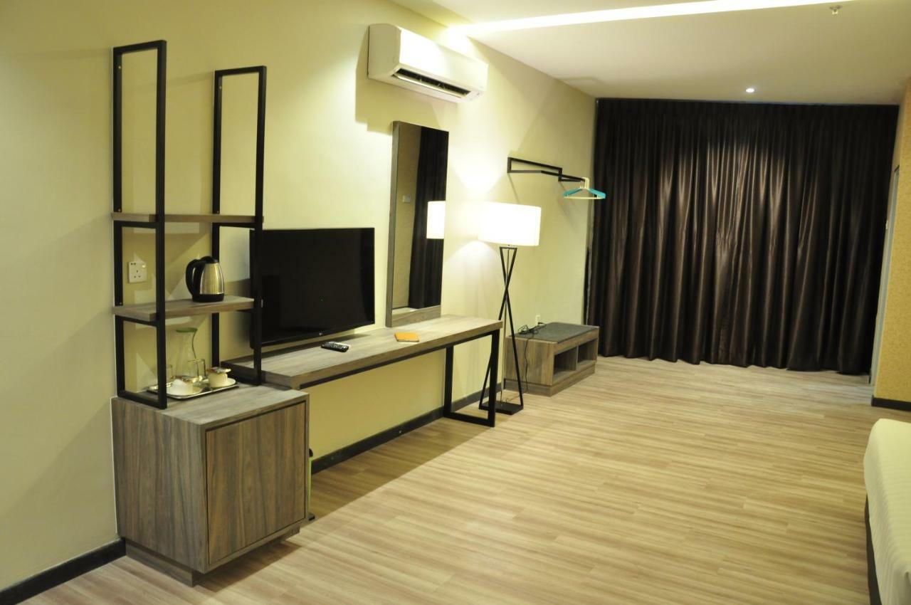 Frazel Inn Hotel パリト・ブンター エクステリア 写真