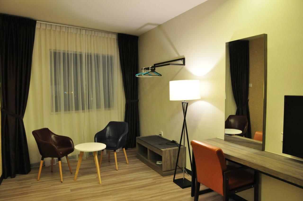 Frazel Inn Hotel パリト・ブンター エクステリア 写真