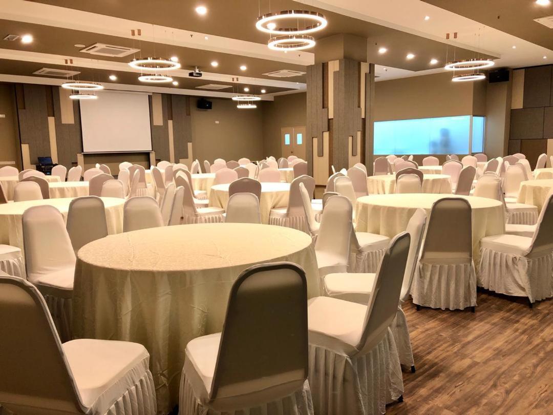 Frazel Inn Hotel パリト・ブンター エクステリア 写真